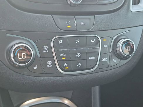 Used 2024 Chevrolet Malibu LT FWD image 18