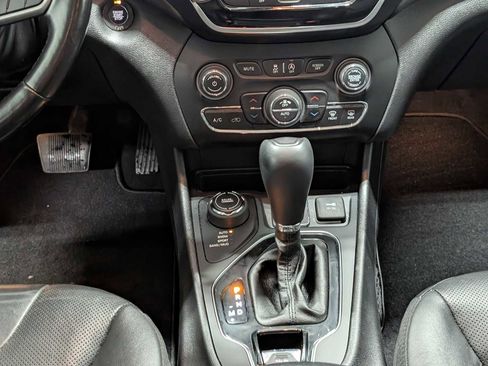 Used 2020 Jeep Cherokee Limited image 19