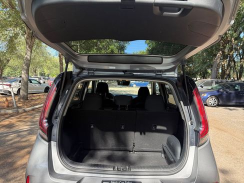 Used 2025 Kia Soul LX w/ LX Technology Package FWD image 28