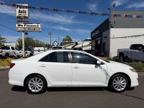 Used 2012 Toyota Camry XLE w/ Leather Pkg image 8