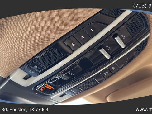 Used 2017 Porsche Panamera image 53