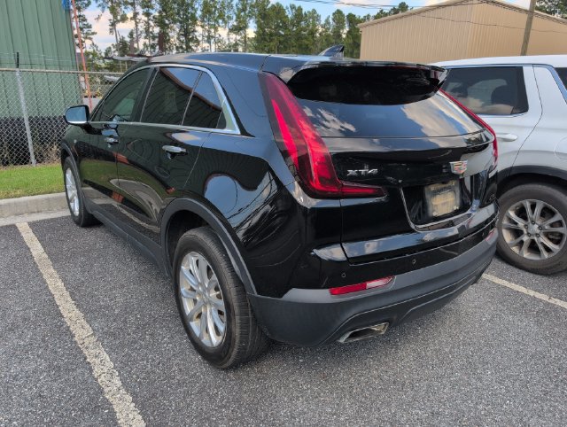 Used 2019 Cadillac XT4 Luxury w/ Cold Weather Package FWD image 4