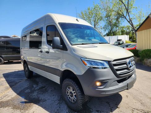 Used 2024 Mercedes-Benz Sprinter 2500 image 56