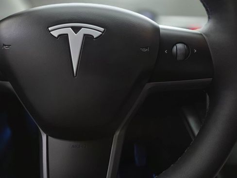 Used 2025 Tesla Model Y Long Range AWD/4WD image 21