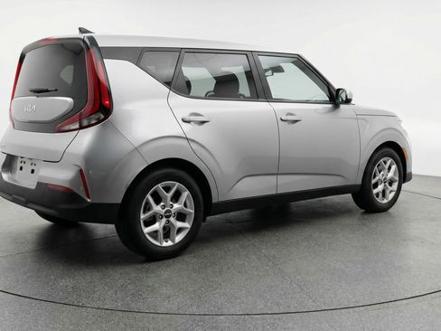 Used 2025 Kia Soul LX w/ LX Technology Package FWD image 9