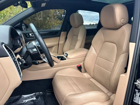 Used 2023 Porsche Cayenne image 5