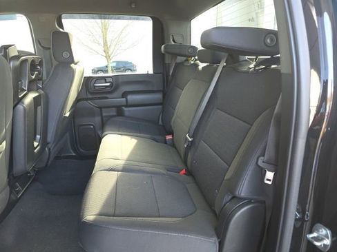 Used 2022 Chevrolet Silverado 2500 Custom w/ Custom Value Package image 18
