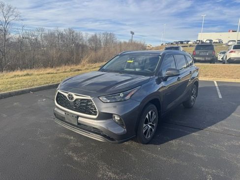 Used 2022 Toyota Highlander XLE image 7