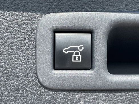 Used 2025 Toyota Sienna XSE AWD/4WD image 31