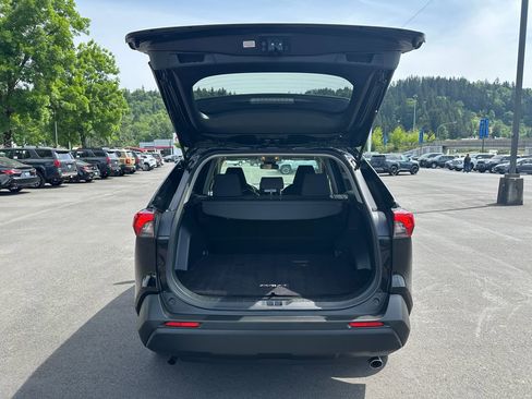 Used 2019 Toyota RAV4 LE w/ Carpet Mat Package AWD/4WD image 11