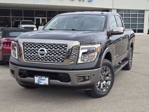 Used 2019 Nissan Titan Platinum Reserve AWD/4WD image 3