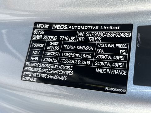 Used 2025 INEOS Grenadier AWD/4WD image 27
