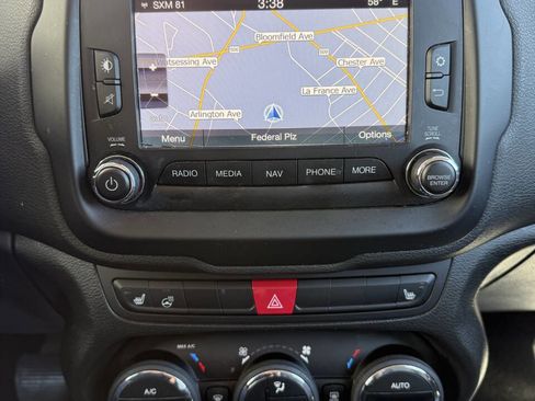 Used 2015 Jeep Renegade Limited image 11