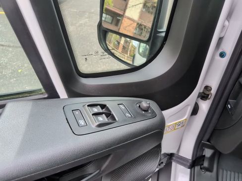 Used 2025 RAM ProMaster 2500 w/ Premium Convenience Group FWD image 21