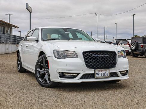Used 2023 Chrysler 300 Touring L image 1
