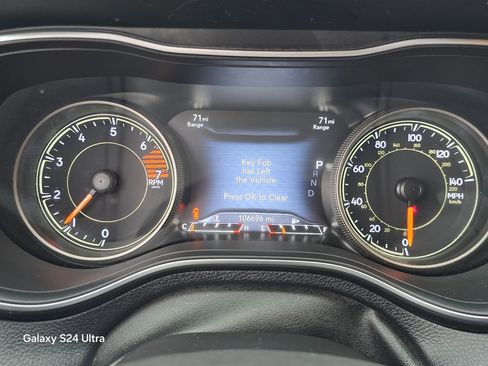 Used 2019 Jeep Cherokee Limited image 24