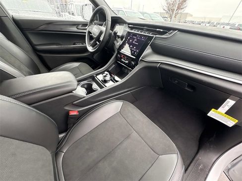 New 2025 Jeep Grand Cherokee L Altitude image 14