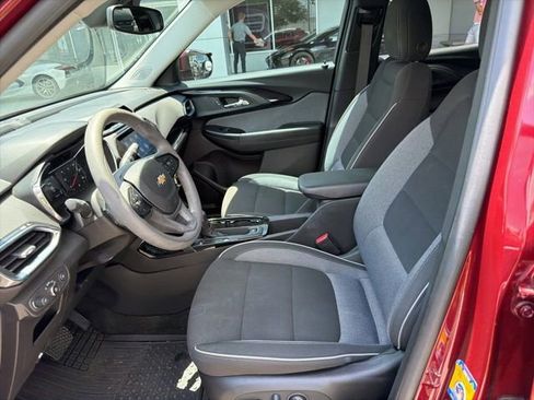 Certified 2023 Chevrolet TrailBlazer LT w/ Convenience Package FWD image 5