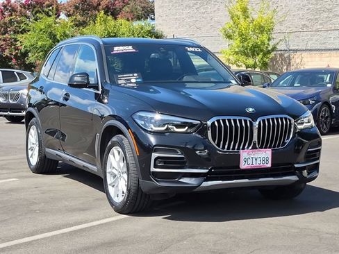Certified 2022 BMW X5 xDrive40i w/ Premium Package AWD/4WD image 3