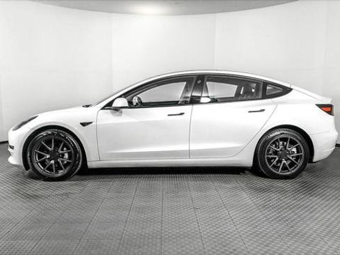 Used 2023 Tesla Model 3 Standard Range image 3