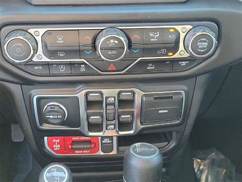 Used 2023 Jeep Gladiator Mojave w/ Trailer Tow Package image 28