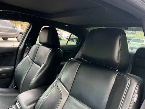 Used 2017 Dodge Charger SXT w/ Premium Group image 15