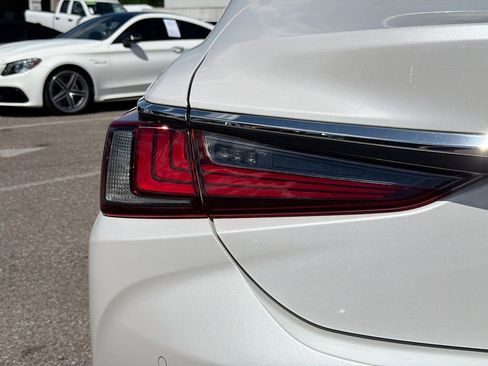 Used 2024 Lexus ES 350 w/ Premium Package FWD image 10