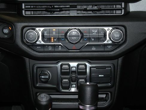 New 2026 Jeep Gladiator Sport image 19