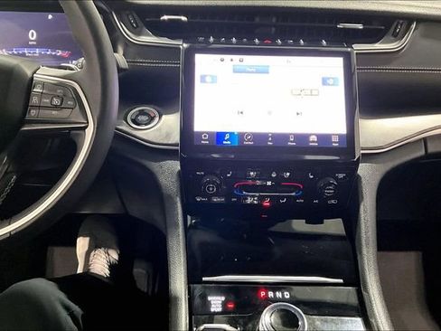 Used 2023 Jeep Grand Cherokee Limited w/ Luxury Tech Group II image 15