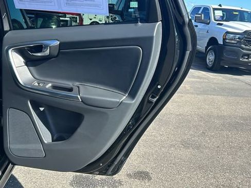 Used 2015 Volvo XC60 T5 Platinum w/ Protection Package FWD image 12