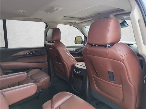 Used 2018 Cadillac Escalade Luxury AWD/4WD image 23