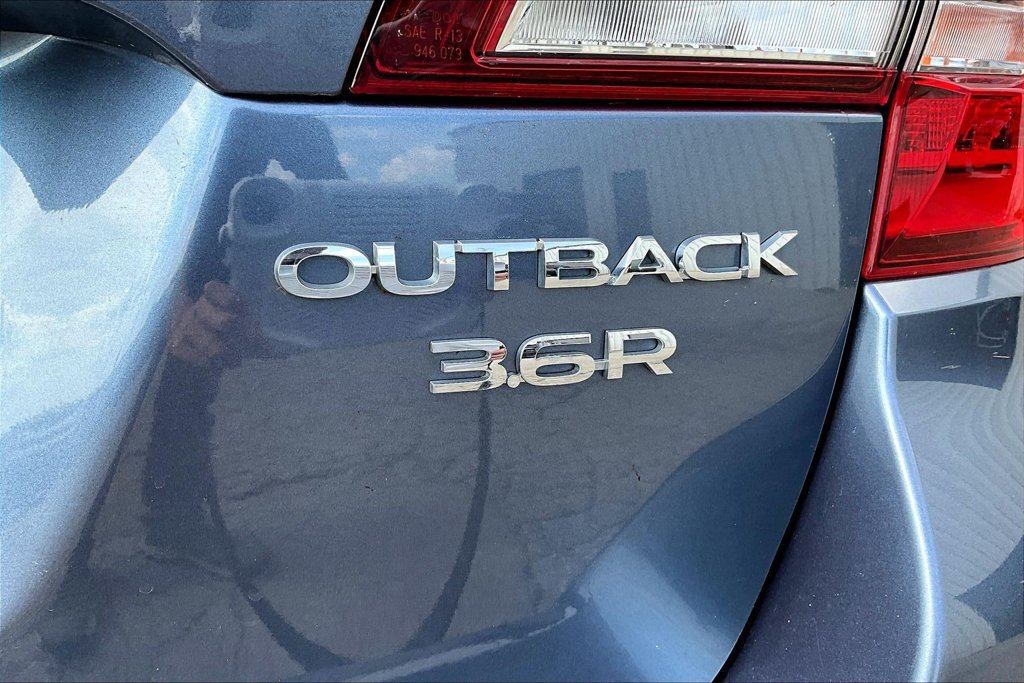 Used 2018 Subaru Outback 3.6R Limited AWD/4WD image 23