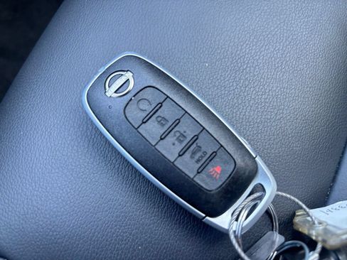 Used 2026 Nissan Rogue SL FWD image 18