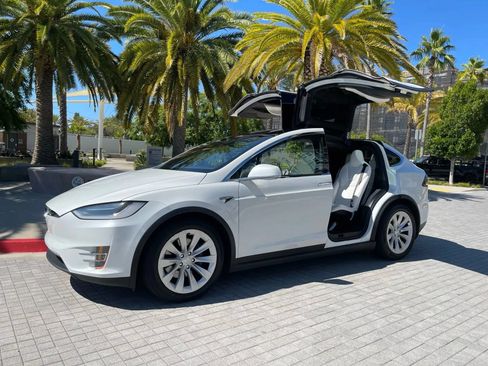 Used 2018 Tesla Model X 100D AWD/4WD image 2