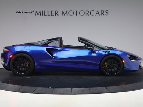 Used 2025 McLaren Artura Spider RWD image 9