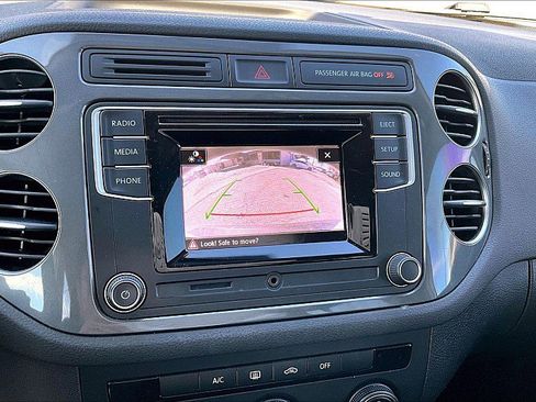 Used 2018 Volkswagen Tiguan Limited image 22