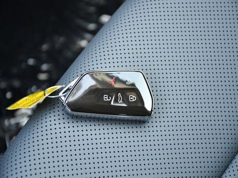 New 2026 Volkswagen Tiguan SE image 14