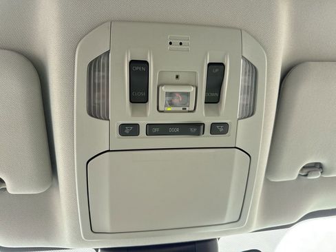 Used 2022 Toyota Highlander XLE AWD/4WD image 20