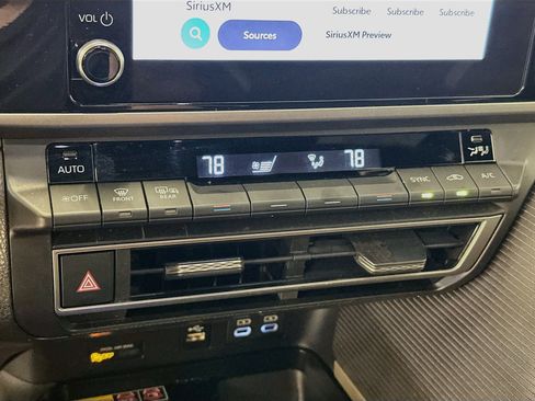 Used 2025 Toyota Camry SE FWD image 23