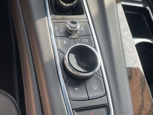 Used 2022 Cadillac Escalade Premium Luxury Platinum AWD/4WD image 21
