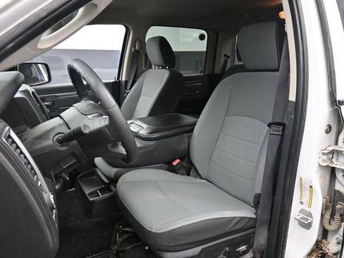 Used 2022 RAM 1500 Classic SLT AWD/4WD image 11