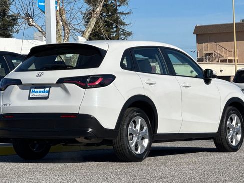 Used 2023 Honda HR-V LX image 9