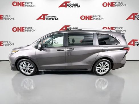 Certified 2023 Toyota Sienna Platinum image 4