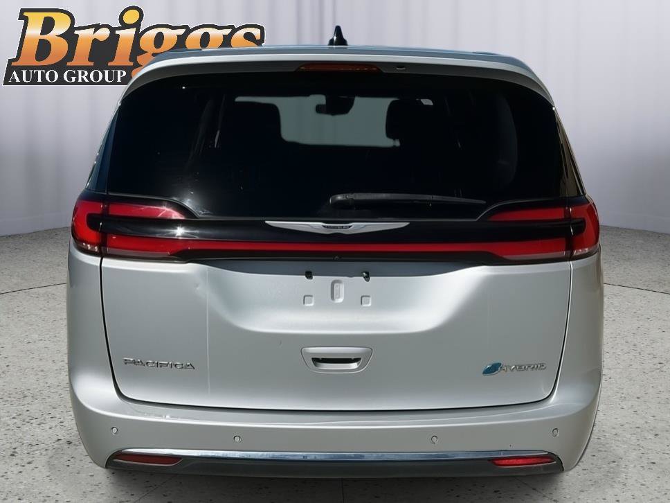 Used 2024 Chrysler Pacifica Limited FWD image 4