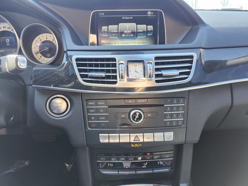 Used 2016 Mercedes-Benz E 350 Sedan image 31