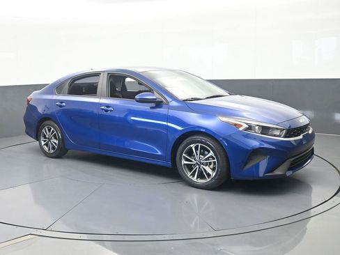 Used 2023 Kia Forte LXS FWD image 8