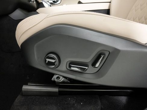 New 2026 Volvo XC90 B6 Plus w/ Protection Package Premier image 21