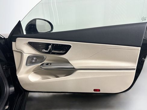 Used 2025 Mercedes-Benz CLE 300 4MATIC Coupe image 33