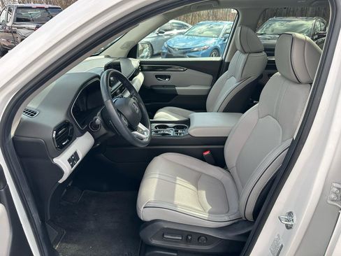 Used 2025 Honda Pilot Elite image 10