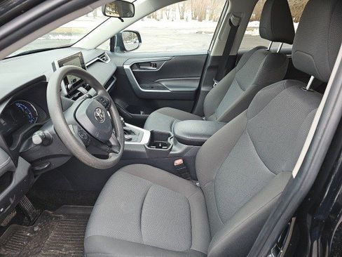 Used 2025 Toyota RAV4 XLE image 19